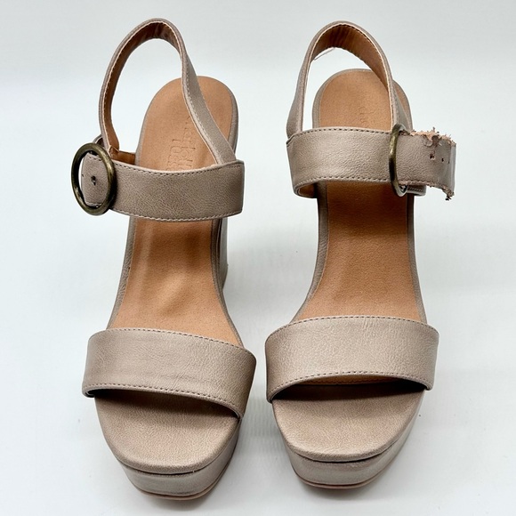 Charlotte Russe KELSEY-28X Women’s Wedge Sandals size 6 - Picture 3 of 10